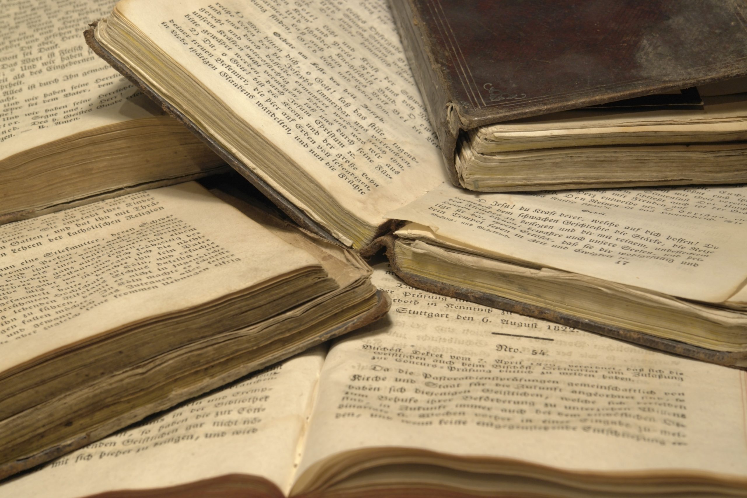pila di libri storici
